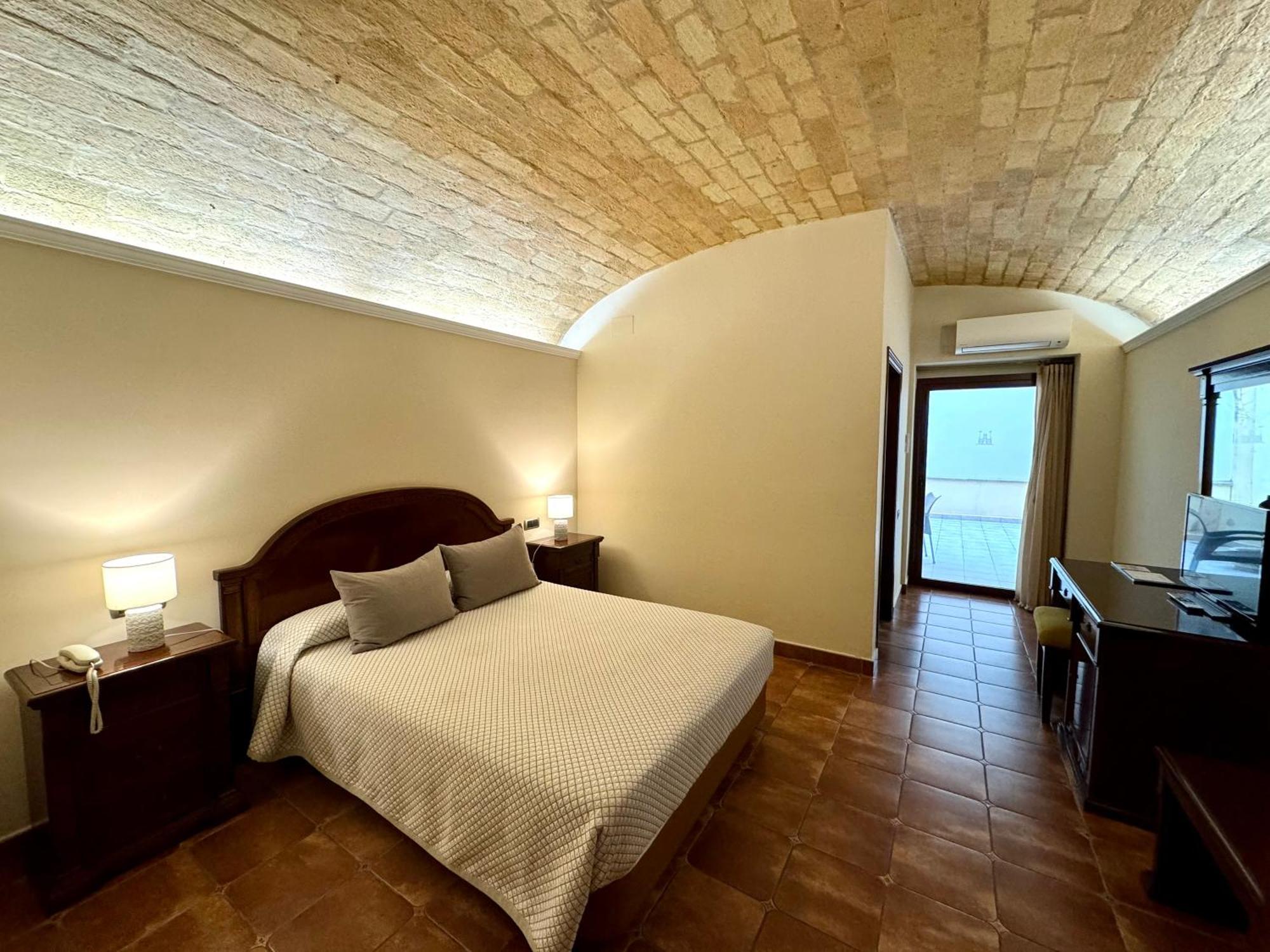 Hotel Kazar Онтеньенте Экстерьер фото