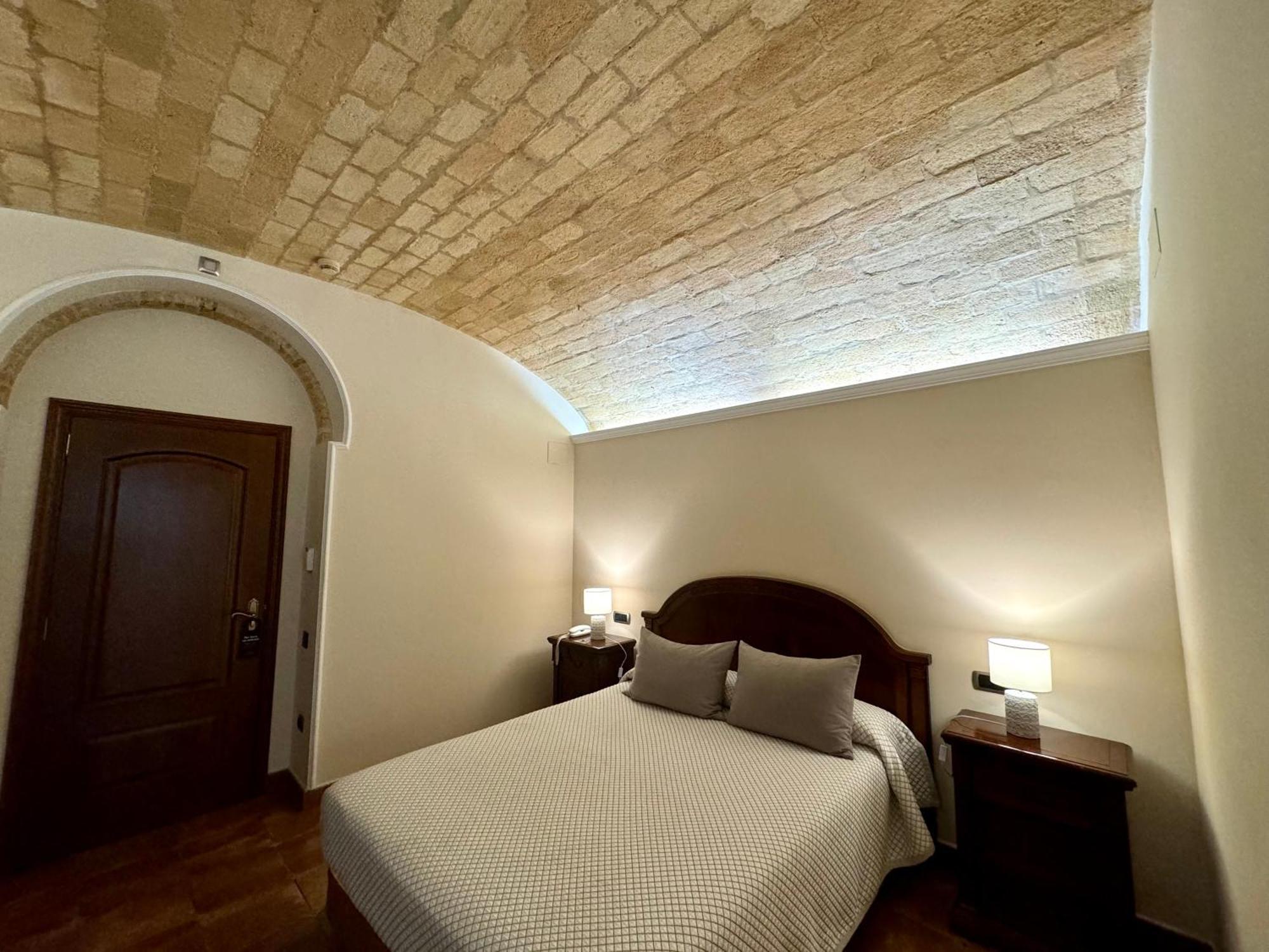 Hotel Kazar Онтеньенте Экстерьер фото