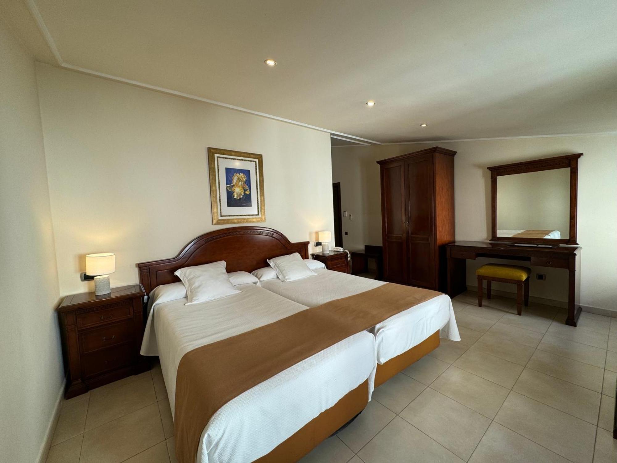 Hotel Kazar Онтеньенте Экстерьер фото