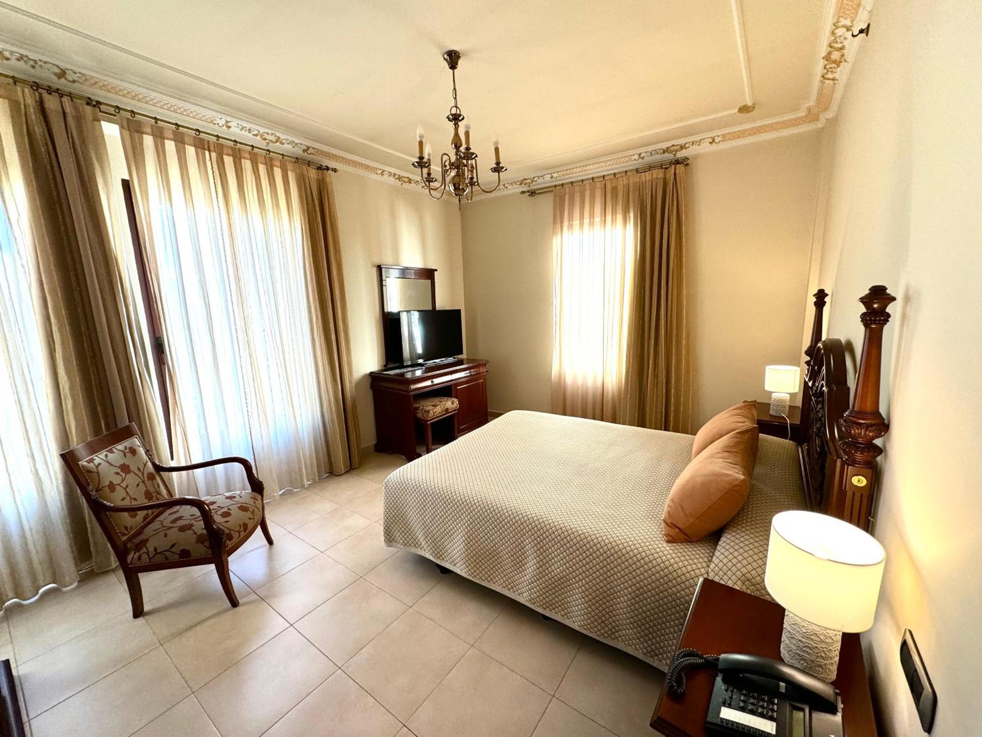 Hotel Kazar Онтеньенте Экстерьер фото